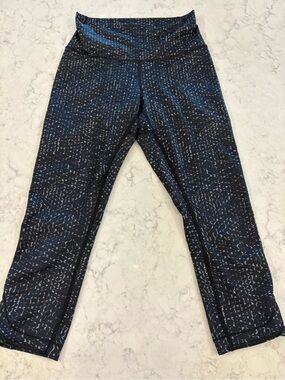 Lululemon crop leggings: black abstract print